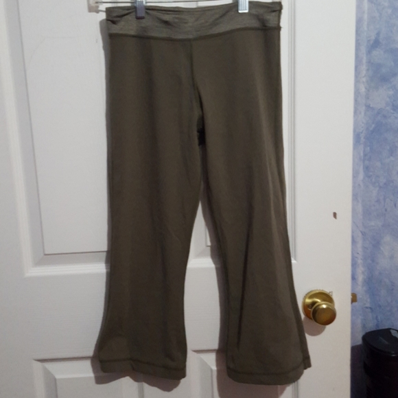 Lululemon capri yoga pants - Picture 1 of 5